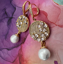 Load image into Gallery viewer, very sparkly pearl drop earring