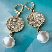 Load image into Gallery viewer, very sparkly pearl drop earring