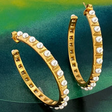 Load image into Gallery viewer, ferris wheel pearl hoops