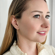 Load image into Gallery viewer, linea d'oro earrings