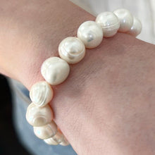 Load image into Gallery viewer, 12mm ringed pearl stretch bracelet