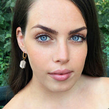 Load image into Gallery viewer, luxurious natural coin pearl hoops
