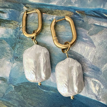 Load image into Gallery viewer, luxurious natural coin pearl hoops