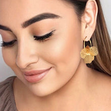 Load image into Gallery viewer, lacy flower hoops