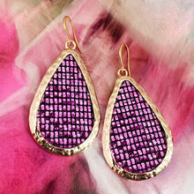 Load image into Gallery viewer, fuchsia checkerboard drops