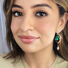 Load image into Gallery viewer, orecchini di smeraldi e perle