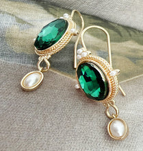 Load image into Gallery viewer, orecchini di smeraldi e perle