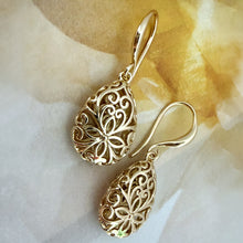 Load image into Gallery viewer, intricato scroll drop earrings