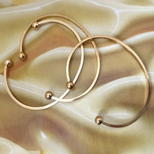 Load image into Gallery viewer, iconic thin bangle set