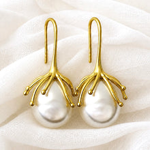 Load image into Gallery viewer, elegant flower bud pearl drop earrings