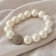 Load image into Gallery viewer, bracciale di perle con perla di cristallo