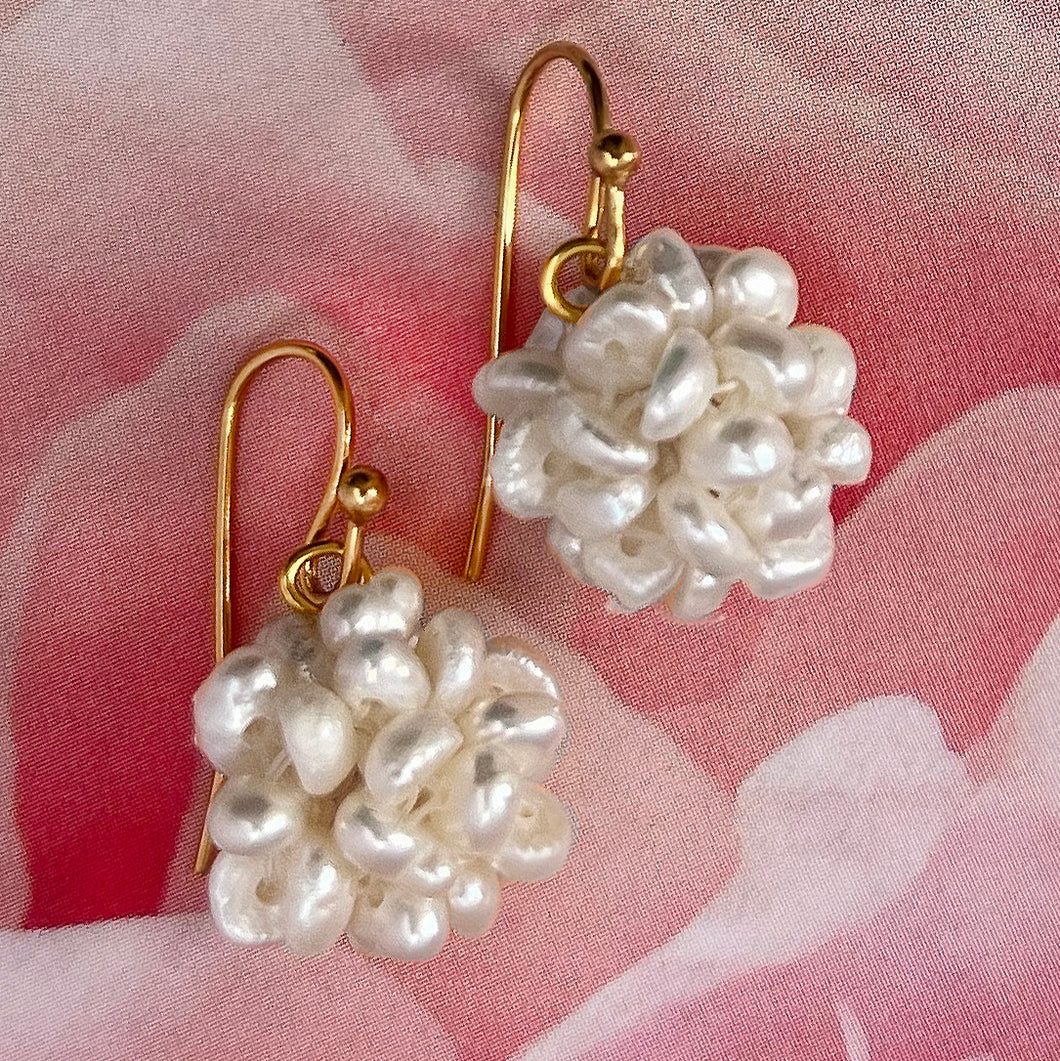 piccole pearl drop earrings