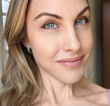 Load image into Gallery viewer, pave crystal wave stud