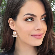 Load image into Gallery viewer, molte pearl drop earrings
