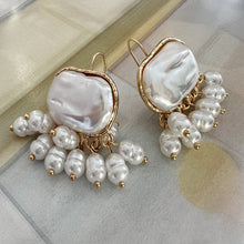 Load image into Gallery viewer, molte pearl drop earrings
