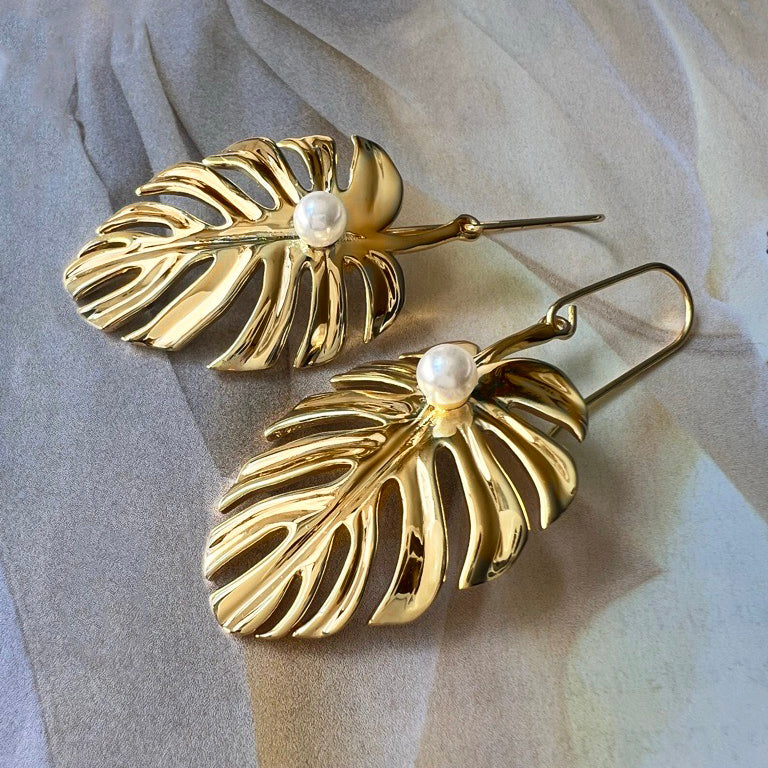 monstera deliciosa earrings monstera gold & pearl drop earrings
