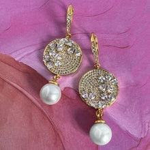 Load image into Gallery viewer, very sparkly pearl drop earring
