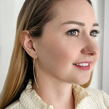 Load image into Gallery viewer, linea d&#39;oro earrings

