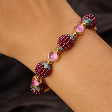 Load image into Gallery viewer, uva granate rosa bracelet
