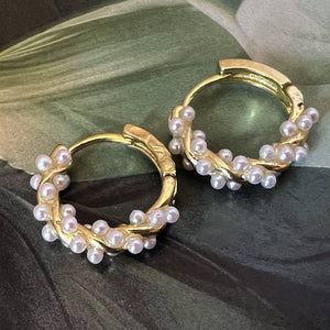 perla attorcigliata hoops