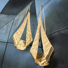 Load image into Gallery viewer, martello elegante earrings
