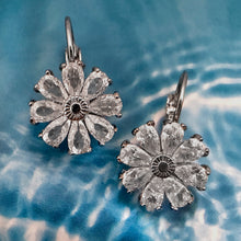 Load image into Gallery viewer, fiori scintillante drop earrings
