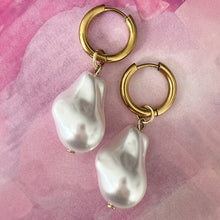 Load image into Gallery viewer, grande bellissima perla hoops
