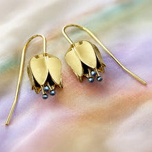 Load image into Gallery viewer, perla tulipan drop earrings
